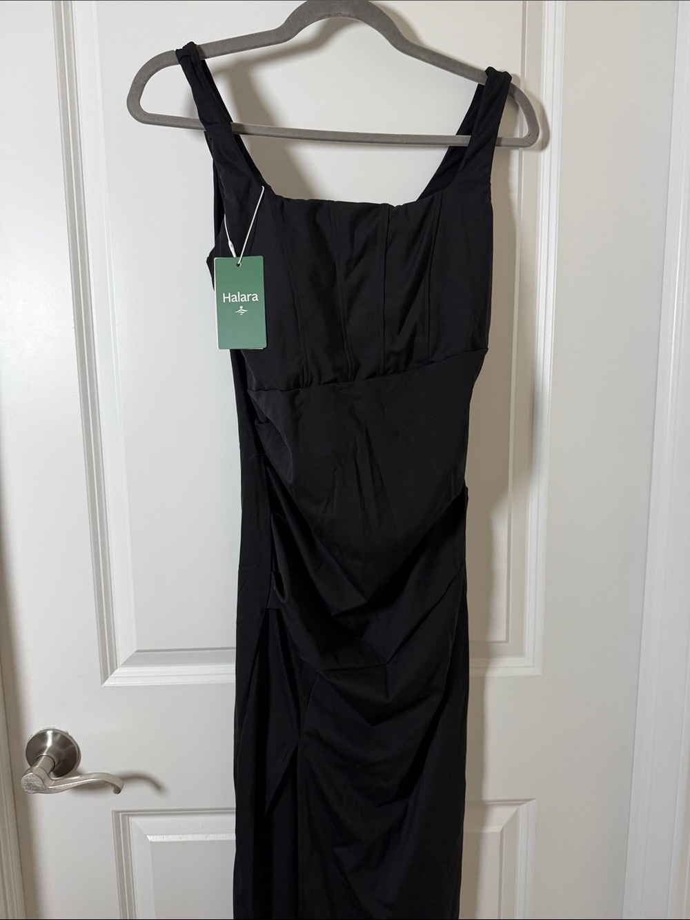 HALARA Black Sleeveless Ruched Maxi Dress
